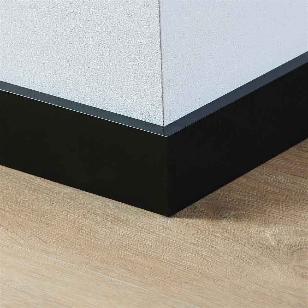 Zwart gelakte plint Strak RAL 9005 70x15x2400 mm