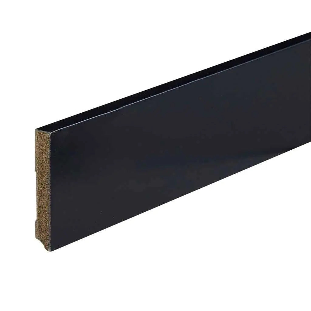 Zwart gelakte plint Strak RAL 9005 90x15x2400mm