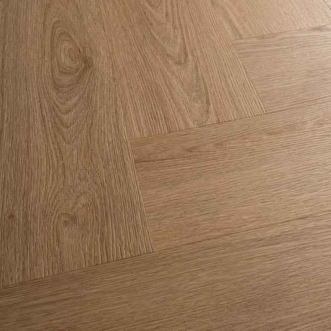 Detail van Pure Visgraat Smoky Plak PVC met subtiele houtnerf en ultra matte toplaag