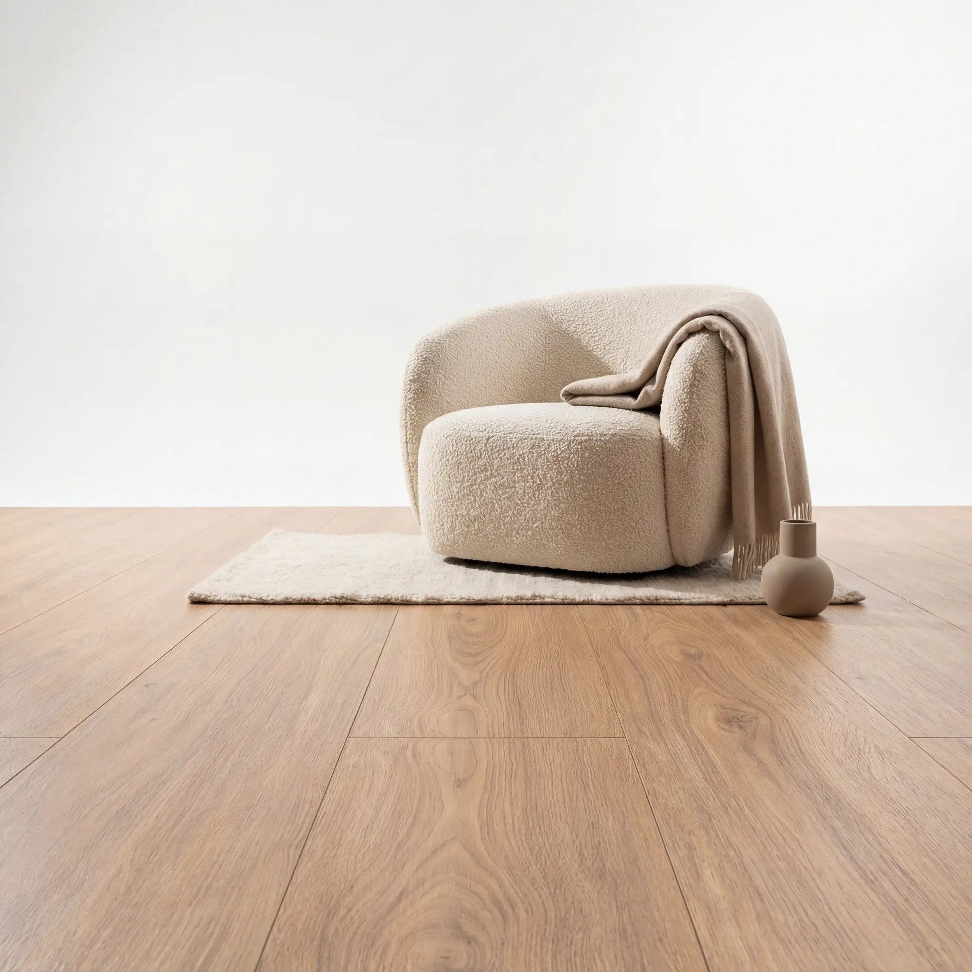 Rustgevend interieur met ultra matte lichte eiken laminaat vloer