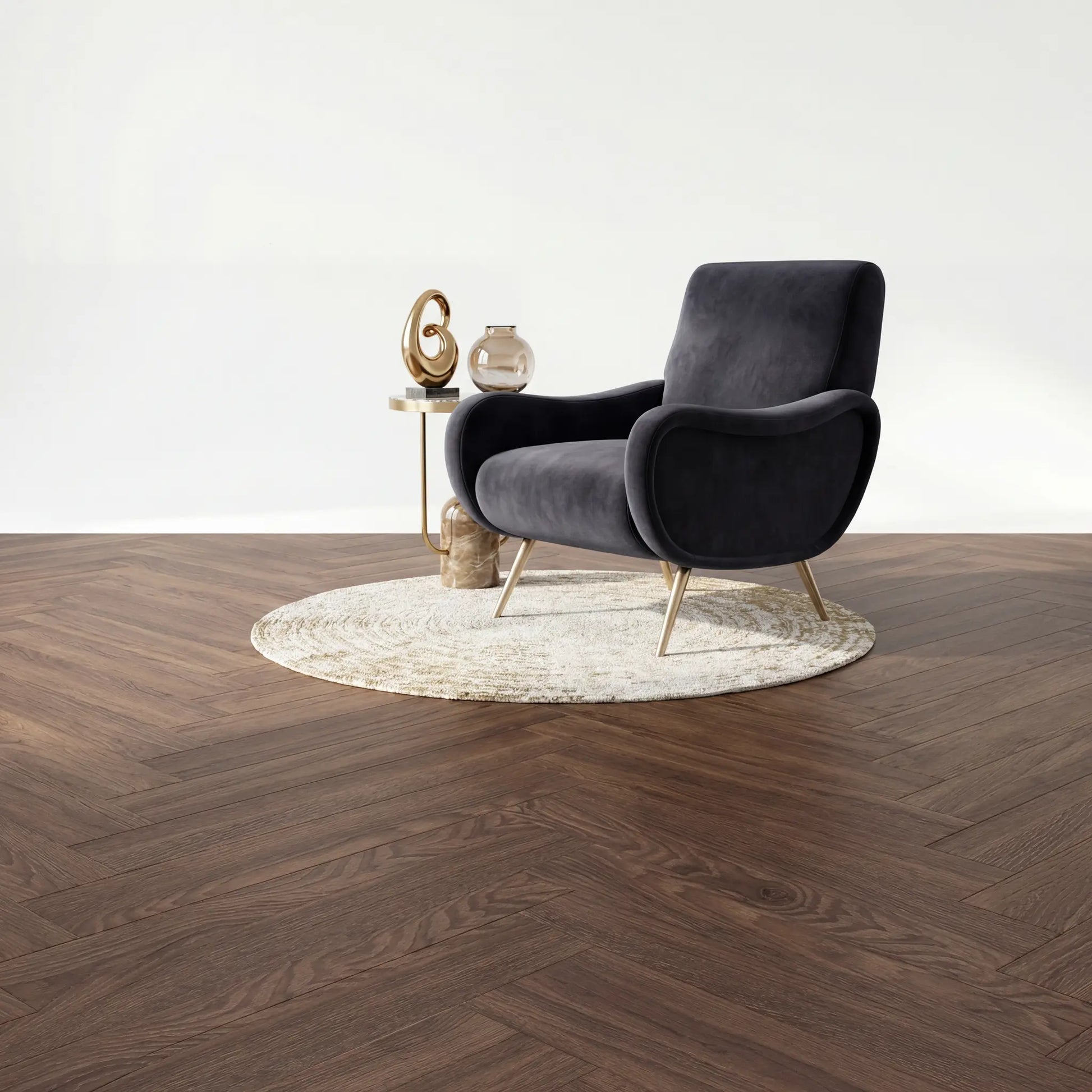 Designinterieur met zwarte fauteuil op visgraat klik pvc vloer in donkerbruin eiken